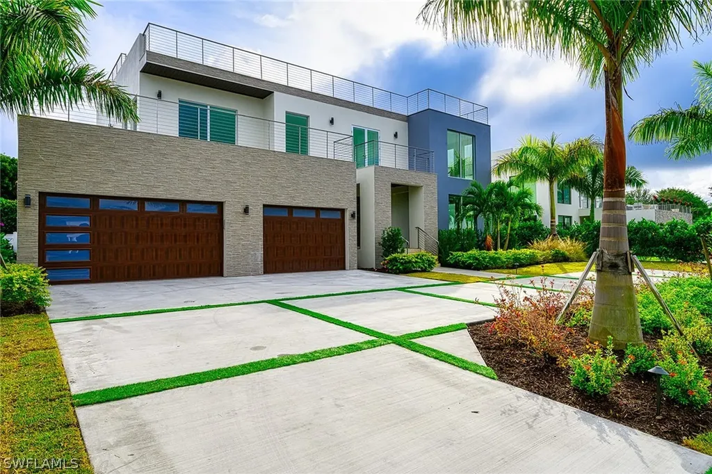 3868 Crayton Road Naples FL 34103