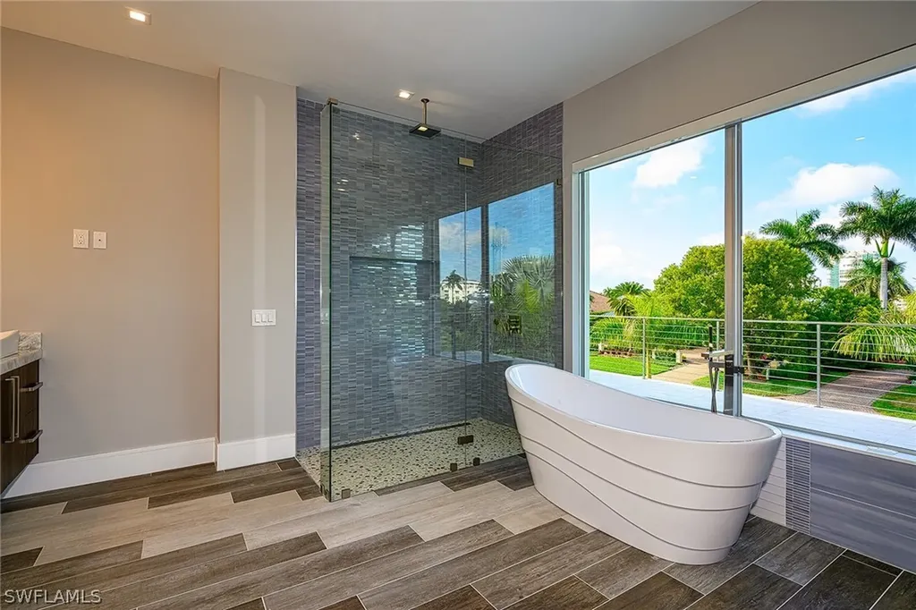 3868 Crayton Road Naples FL 34103