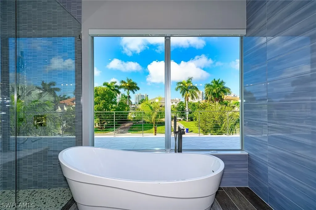 3868 Crayton Road Naples FL 34103