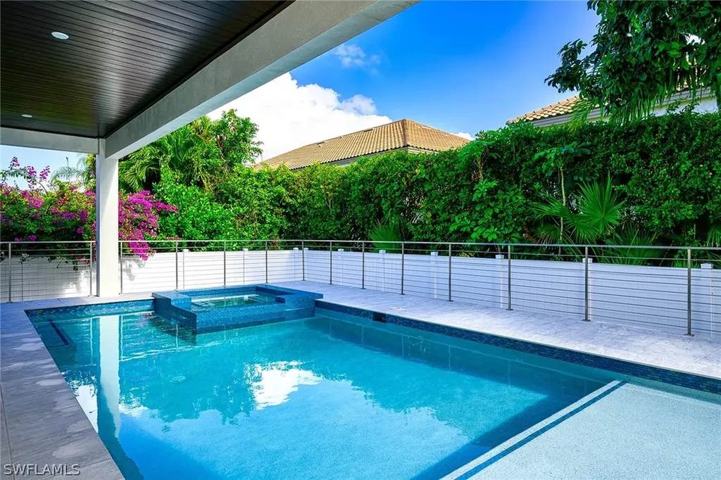 3868 Crayton Road Naples FL 34103