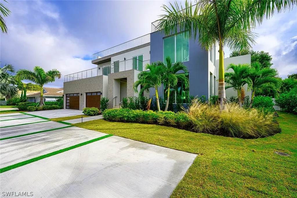 3868 Crayton Road Naples FL 34103