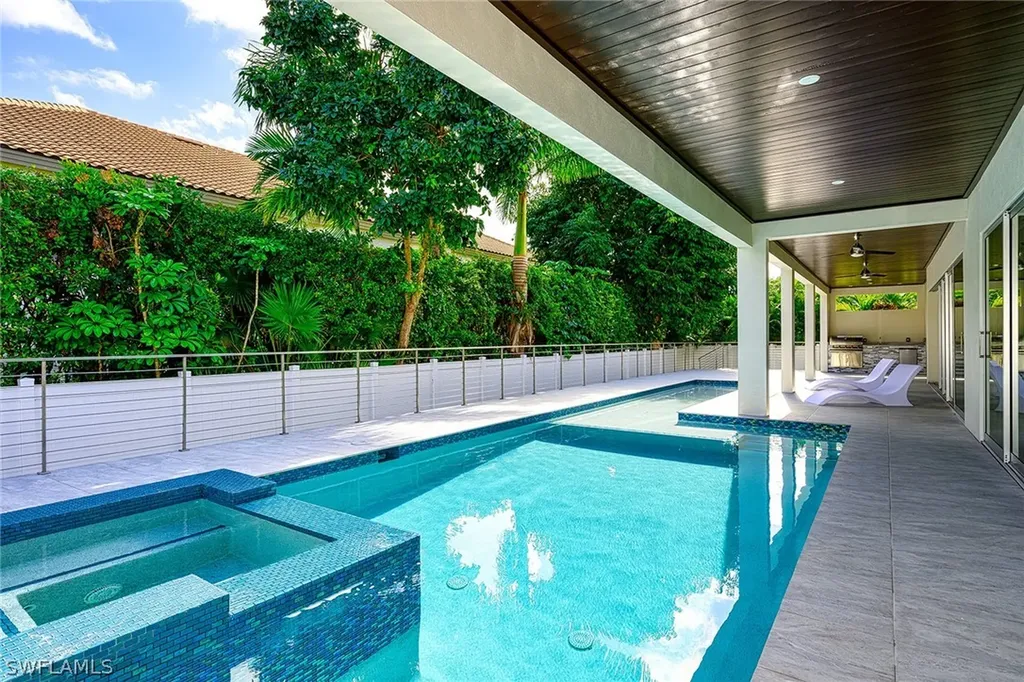 3868 Crayton Road Naples FL 34103