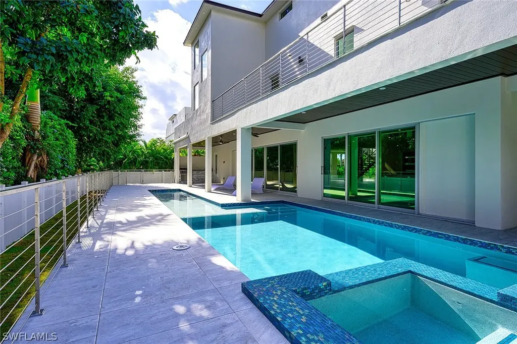 3868 Crayton Road Naples FL 34103
