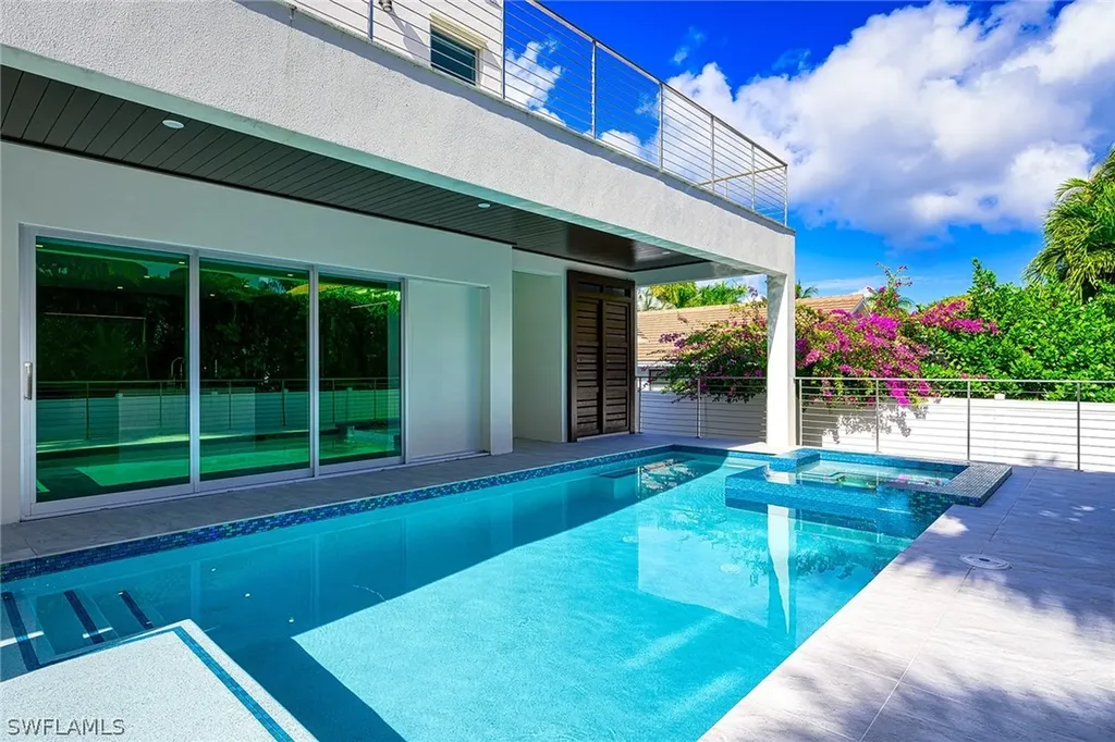 3868 Crayton Road Naples FL 34103