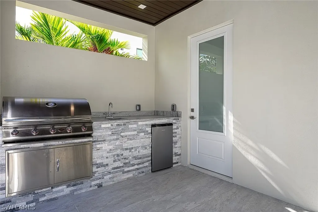 3868 Crayton Road Naples FL 34103