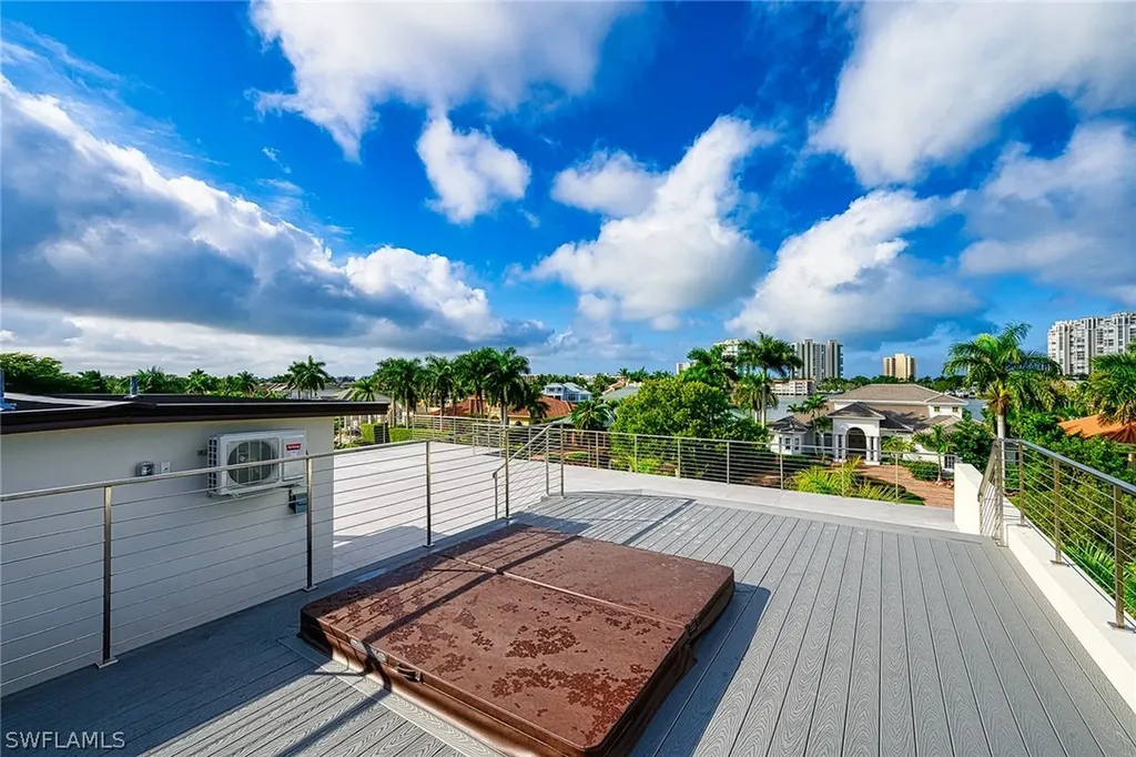 3868 Crayton Road Naples FL 34103