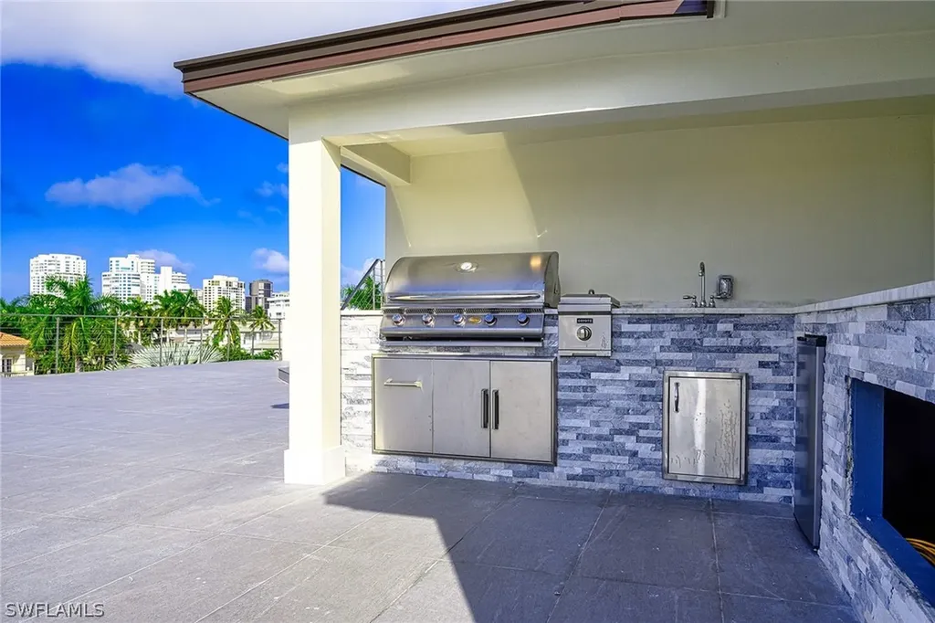 3868 Crayton Road Naples FL 34103