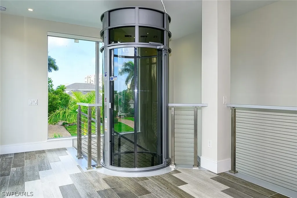 3868 Crayton Road Naples FL 34103
