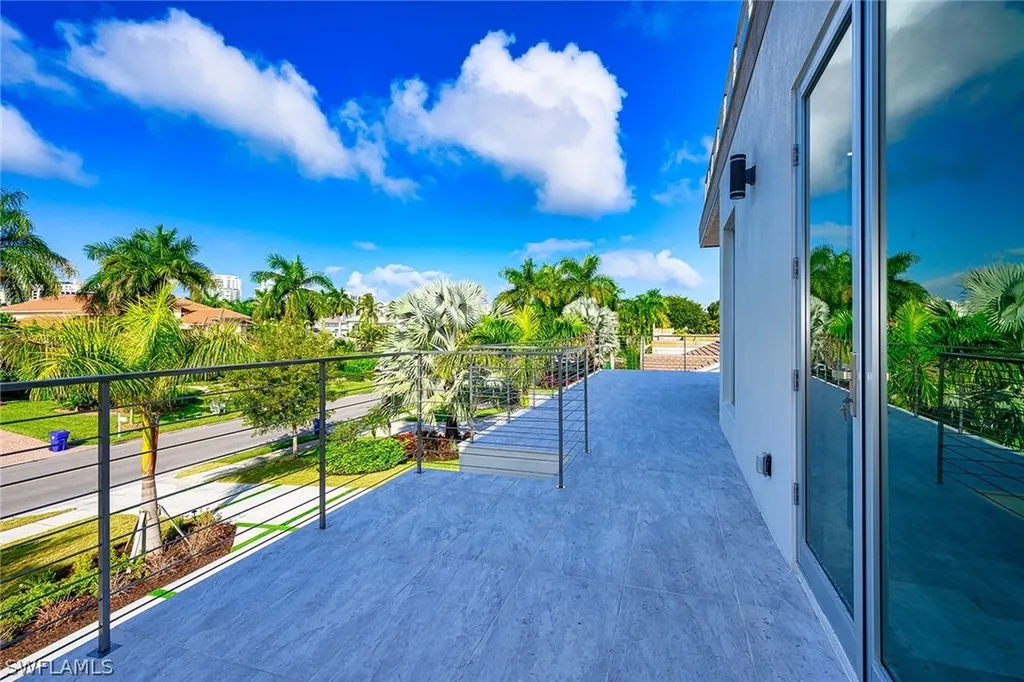 3868 Crayton Road Naples FL 34103