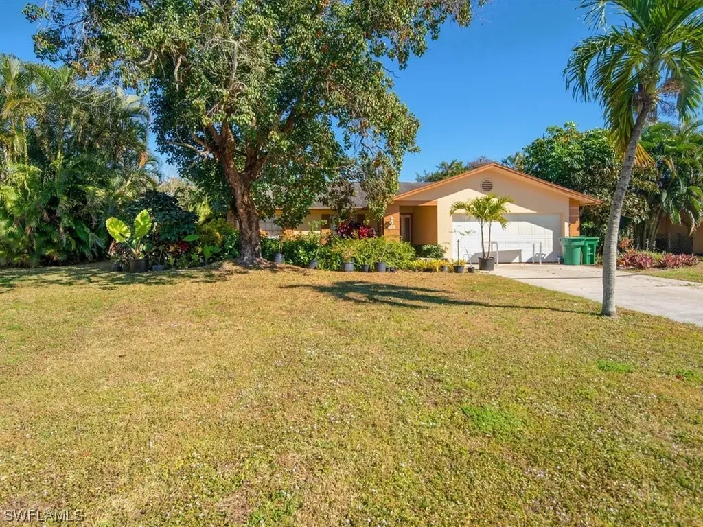 4545 Lakewood Boulevard Naples FL 34112