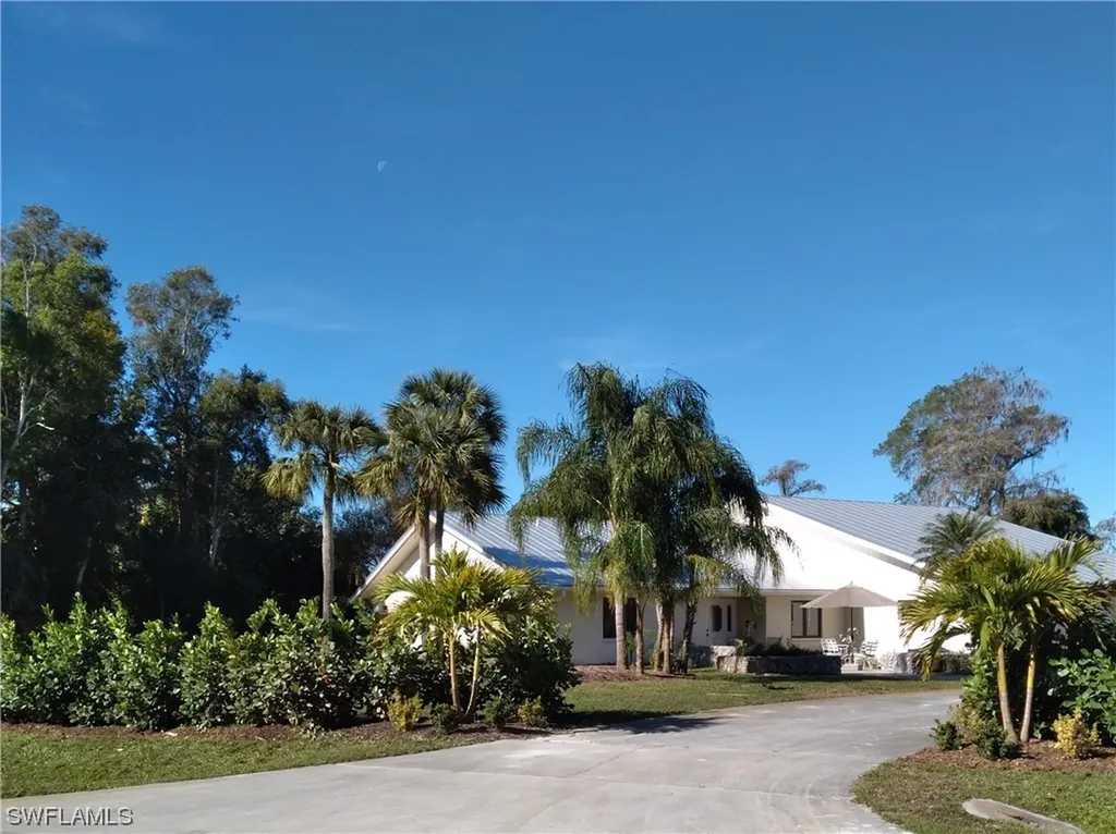883 Cassena Road Naples FL 34108