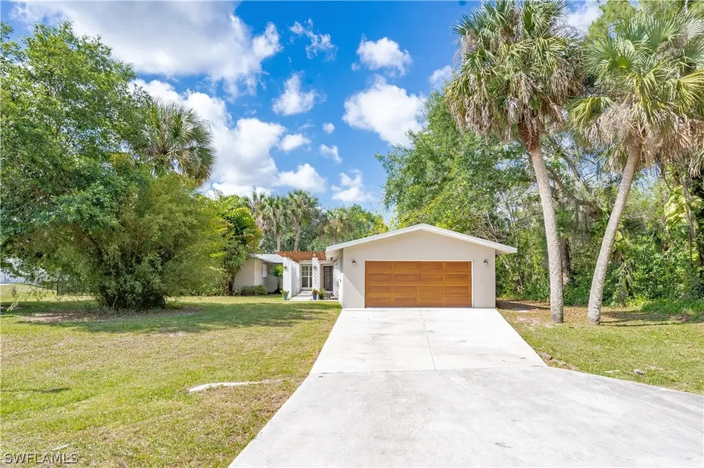 9460 Colony Drive North Fort Myers FL 33917