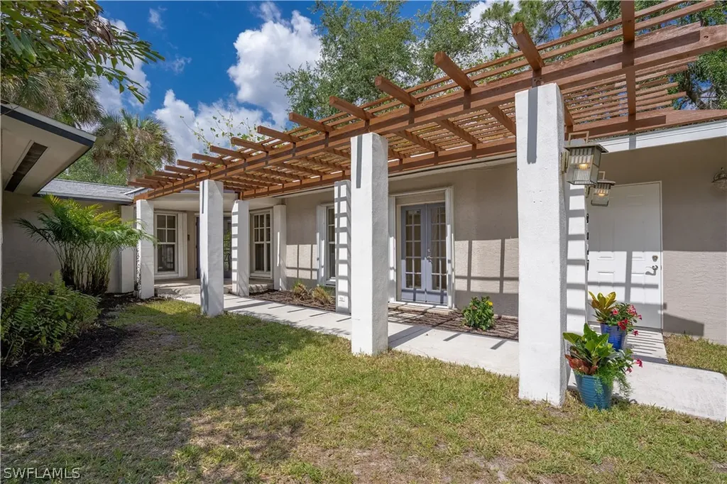 9460 Colony Drive North Fort Myers FL 33917