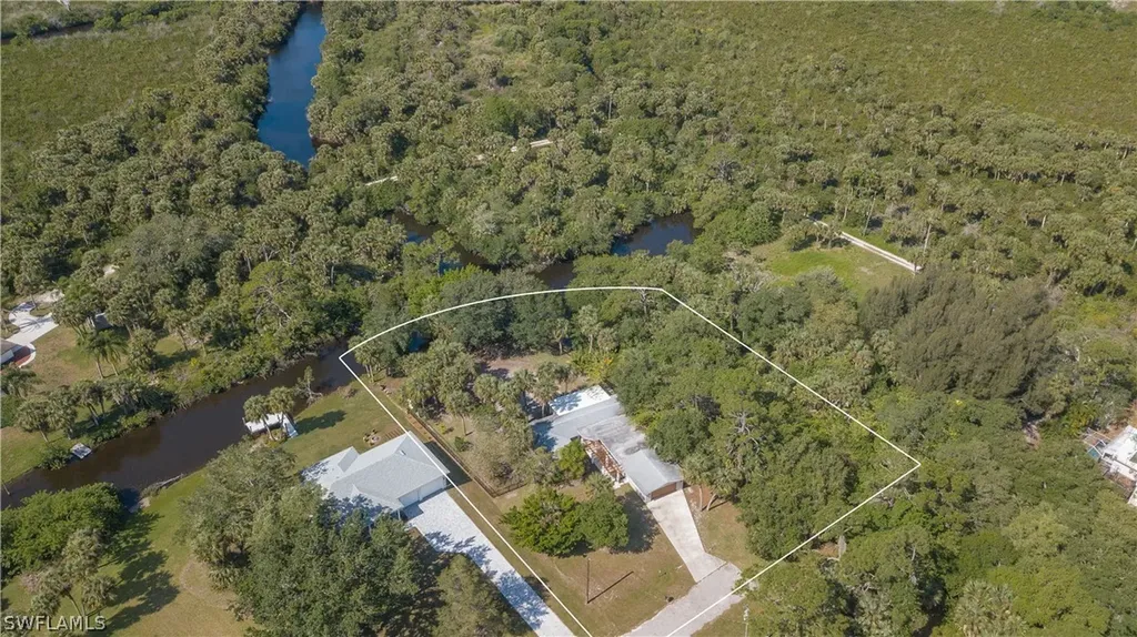 9460 Colony Drive North Fort Myers FL 33917