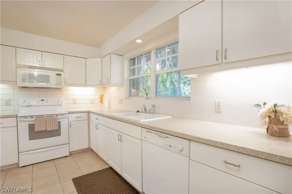 9460 Colony Drive North Fort Myers FL 33917