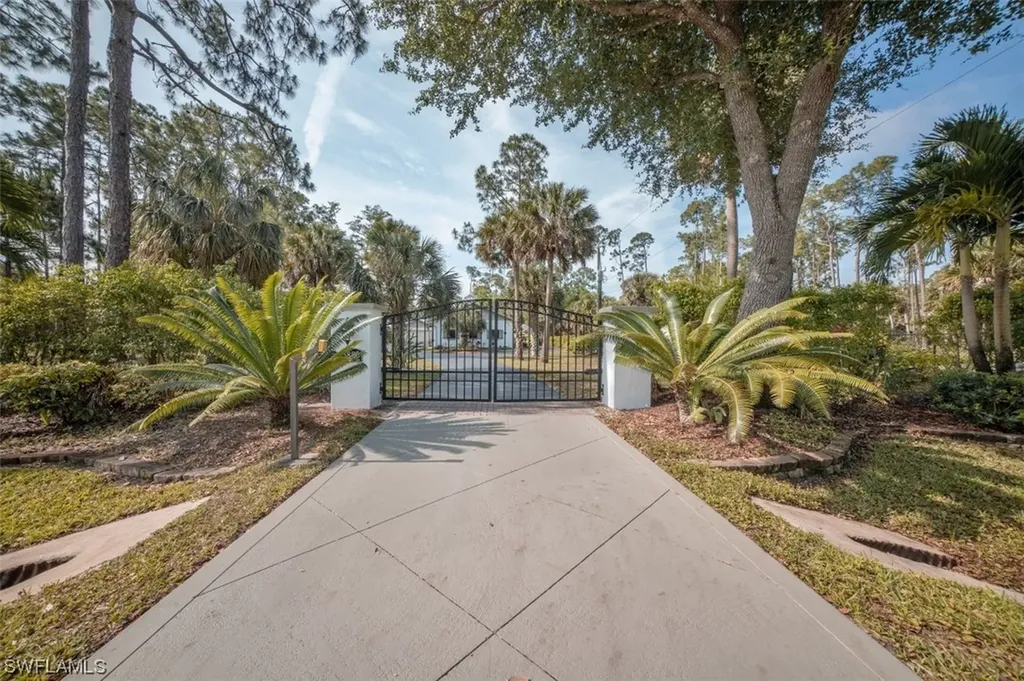 5880 Shady Oaks Lane Naples FL 34119