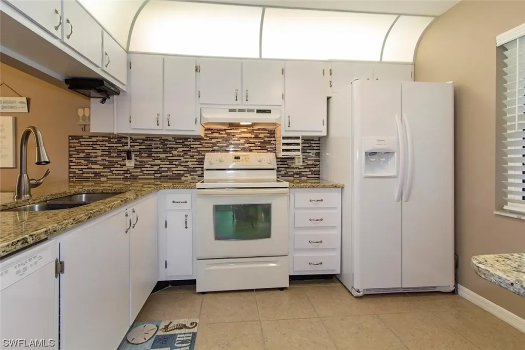 2752 Kings Lake Boulevard Naples FL 34112