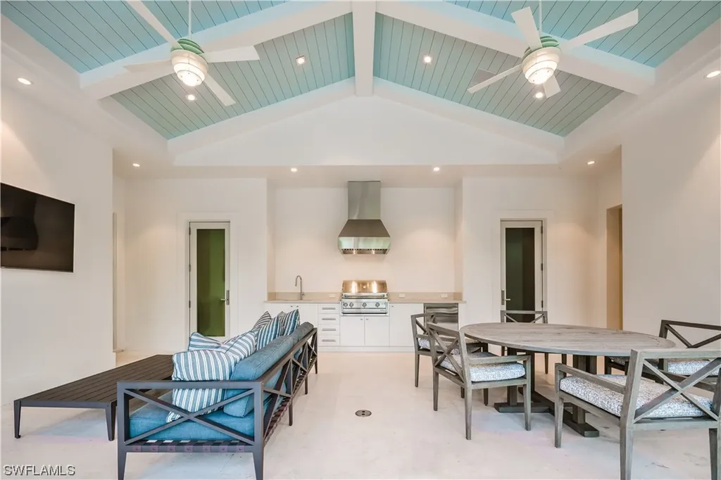 225 4th Avenue N Naples FL 34102