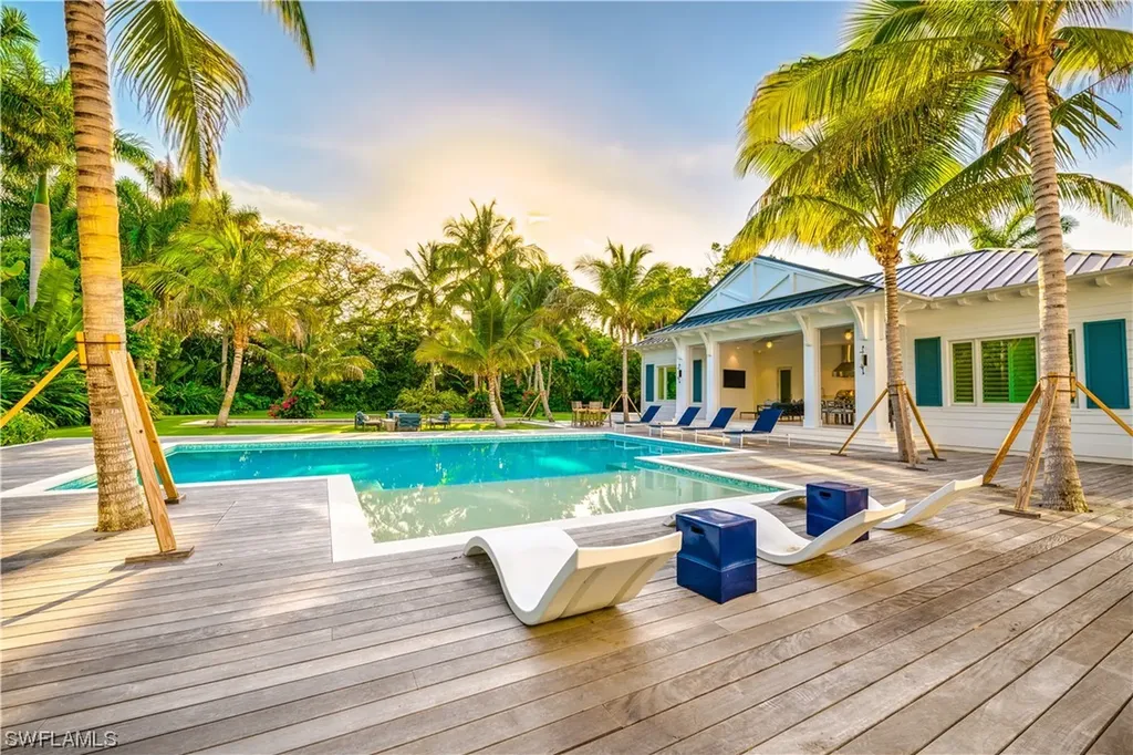 225 4th Avenue N Naples FL 34102