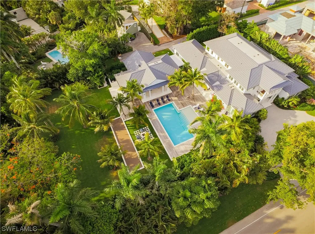 225 4th Avenue N Naples FL 34102