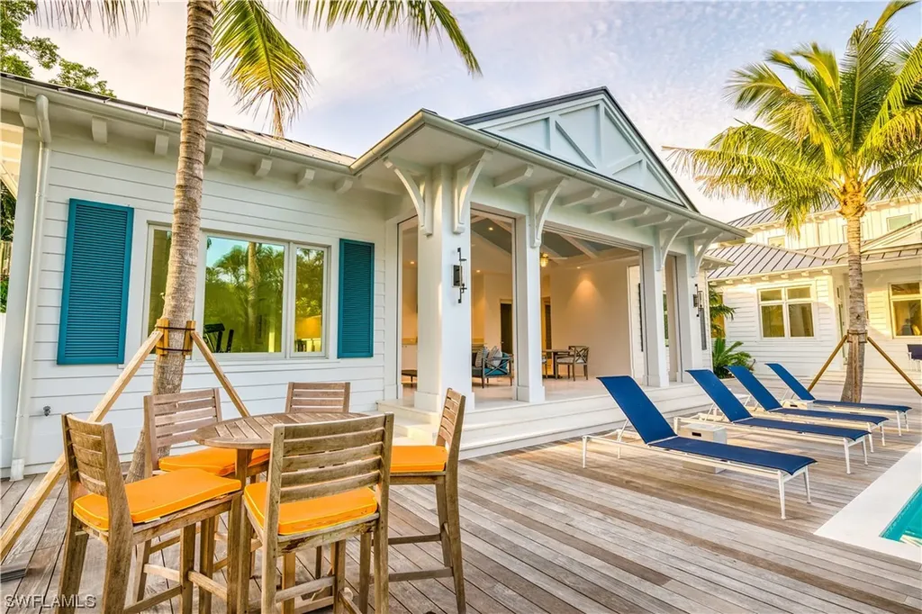 225 4th Avenue N Naples FL 34102
