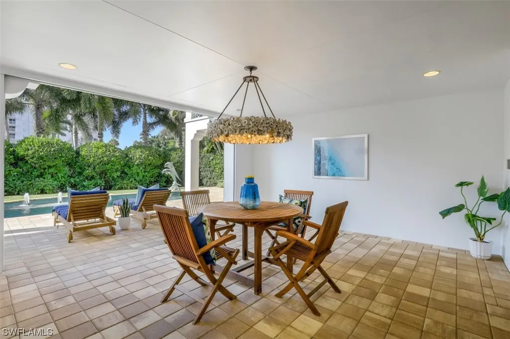 1724 Gulf Shore Boulevard N Naples FL 34102