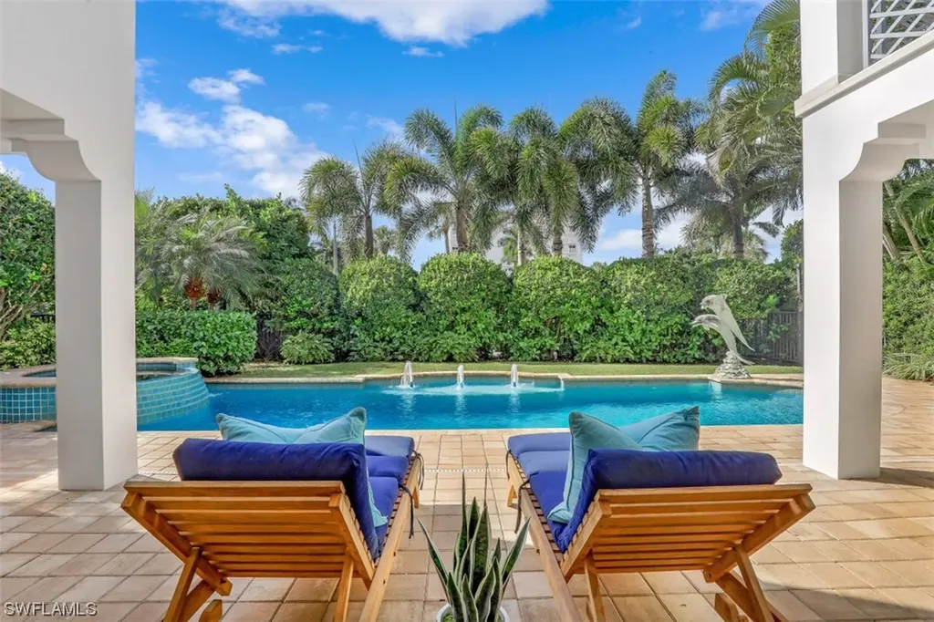 1724 Gulf Shore Boulevard N Naples FL 34102