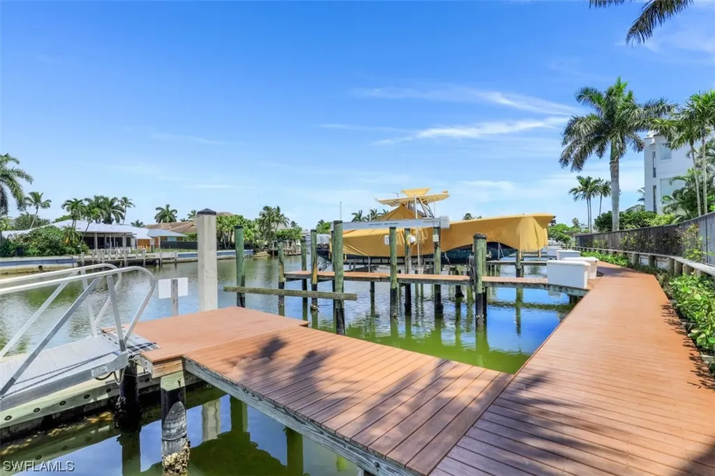 1724 Gulf Shore Boulevard N Naples FL 34102