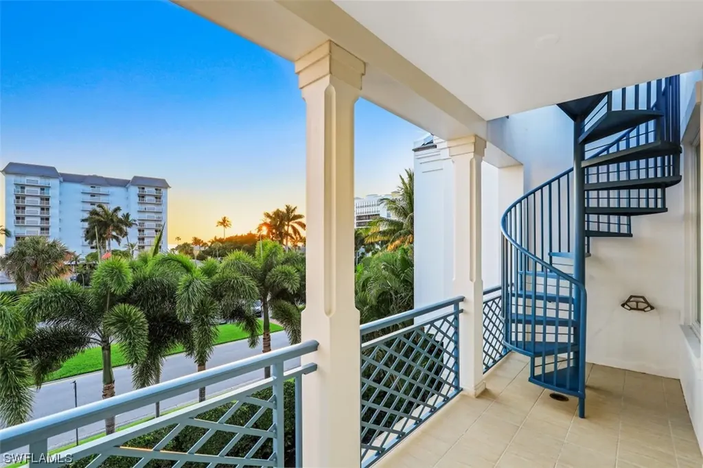 1724 Gulf Shore Boulevard N Naples FL 34102