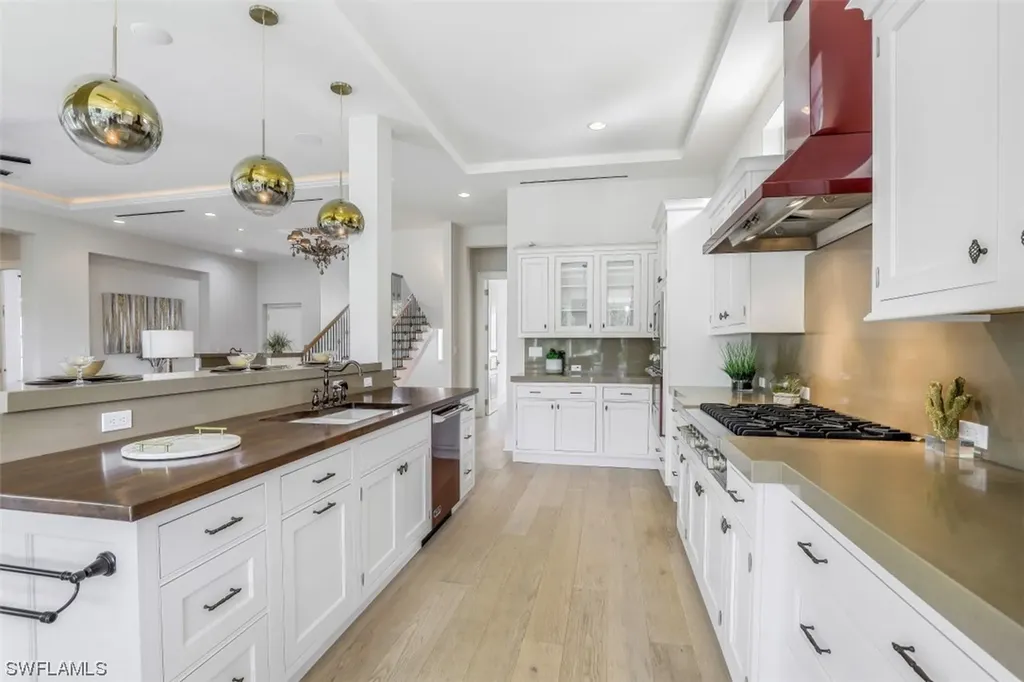 1724 Gulf Shore Boulevard N Naples FL 34102