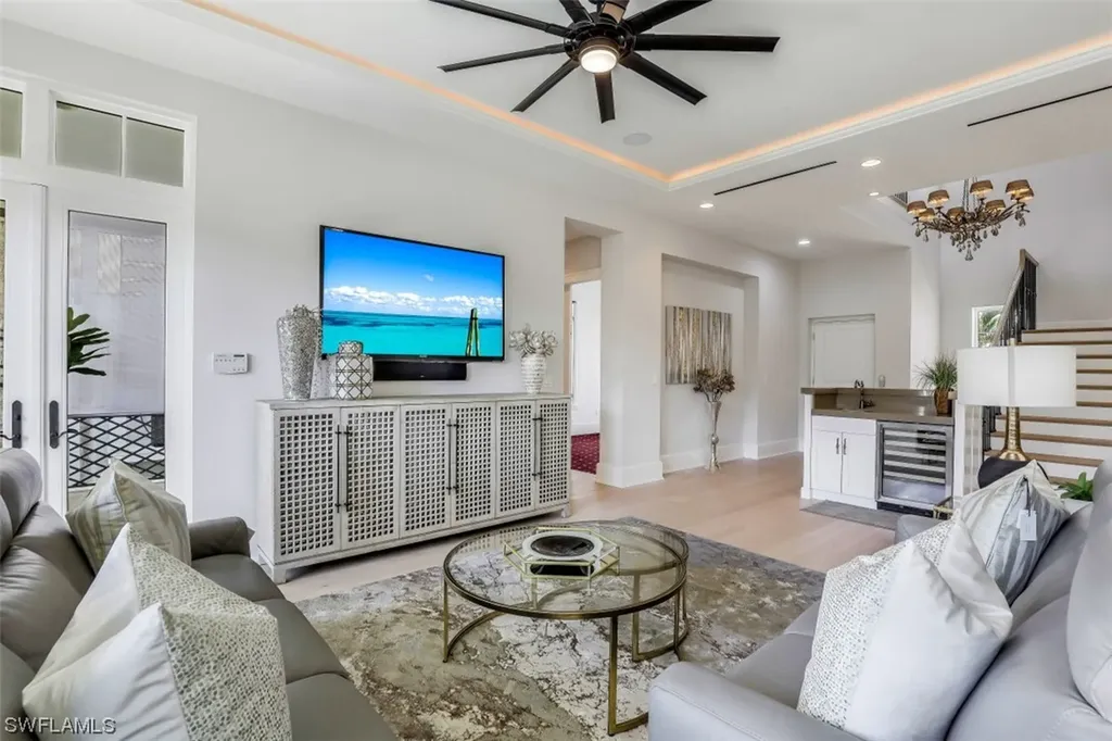 1724 Gulf Shore Boulevard N Naples FL 34102