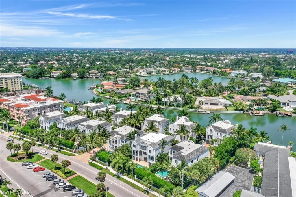 1724 Gulf Shore Boulevard N Naples FL 34102
