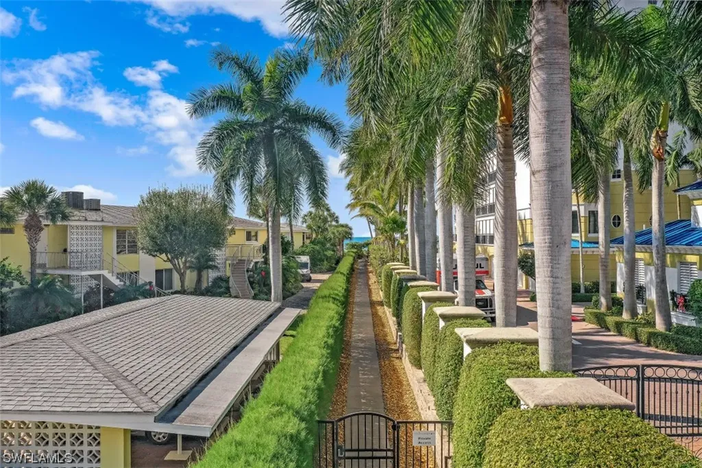 1724 Gulf Shore Boulevard N Naples FL 34102
