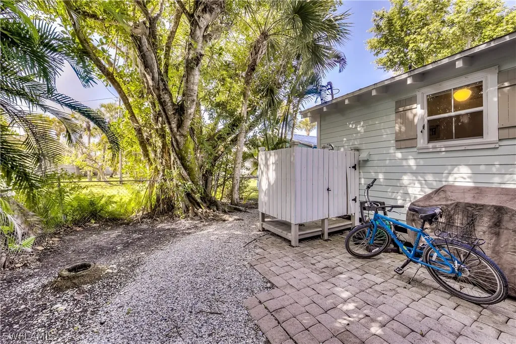 966 Fitzhugh Street Sanibel FL 33957