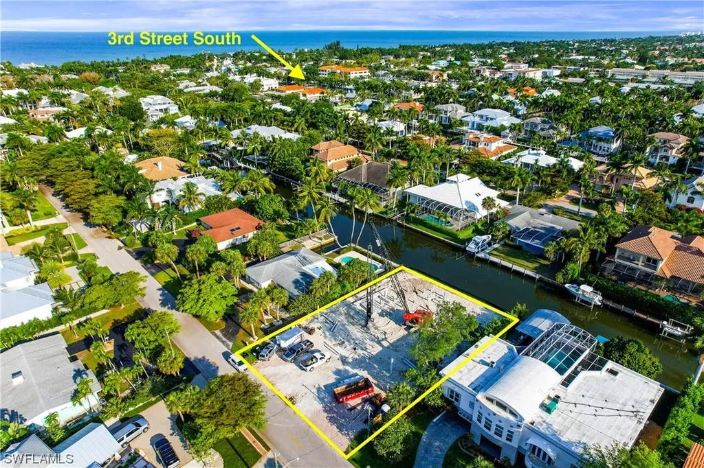 525 16th Avenue S Naples FL 34102