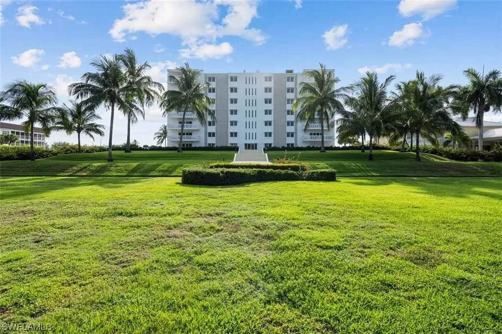 Naples FL, 1325 7TH Street S, Unit 4D