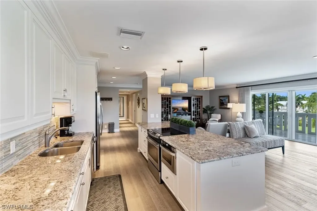 1325 7th Street S Naples FL 34102