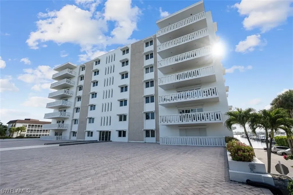 1325 7th Street S Naples FL 34102