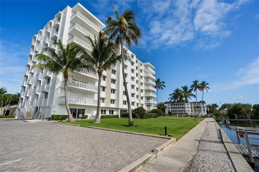 1325 7th Street S Naples FL 34102
