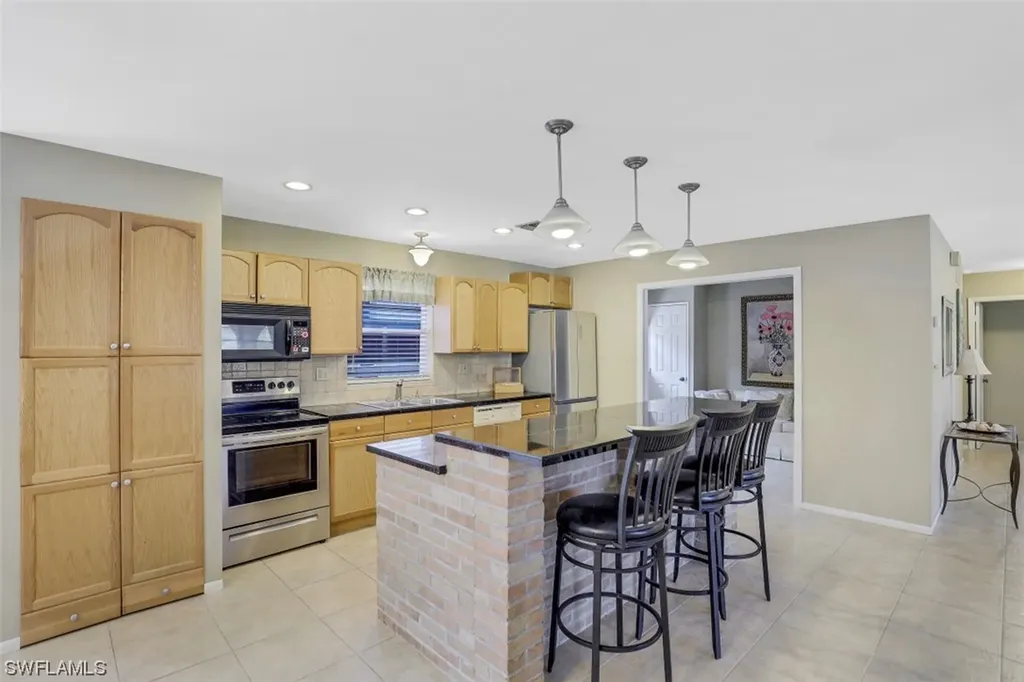 601 109th Avenue N Naples FL 34108