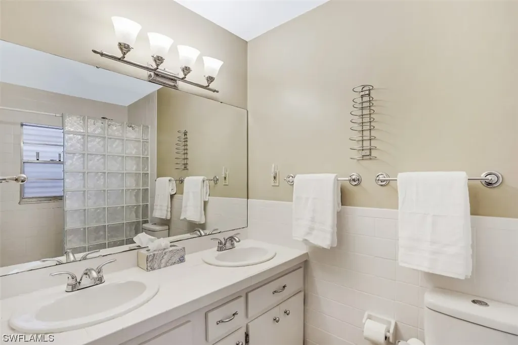 601 109th Avenue N Naples FL 34108