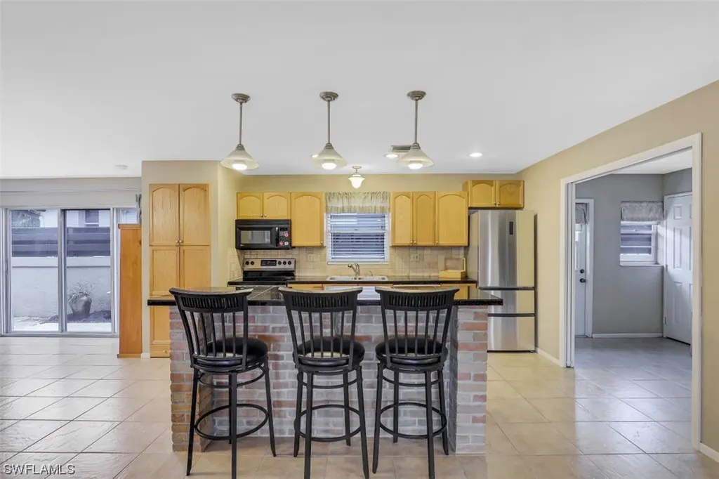601 109th Avenue N Naples FL 34108