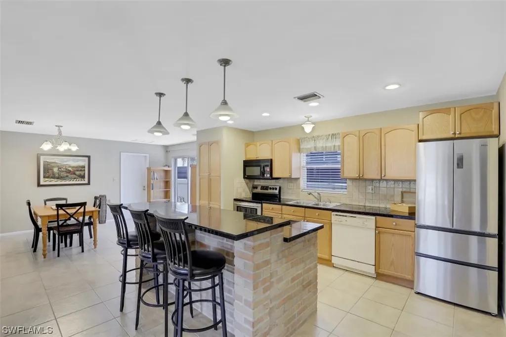 601 109th Avenue N Naples FL 34108