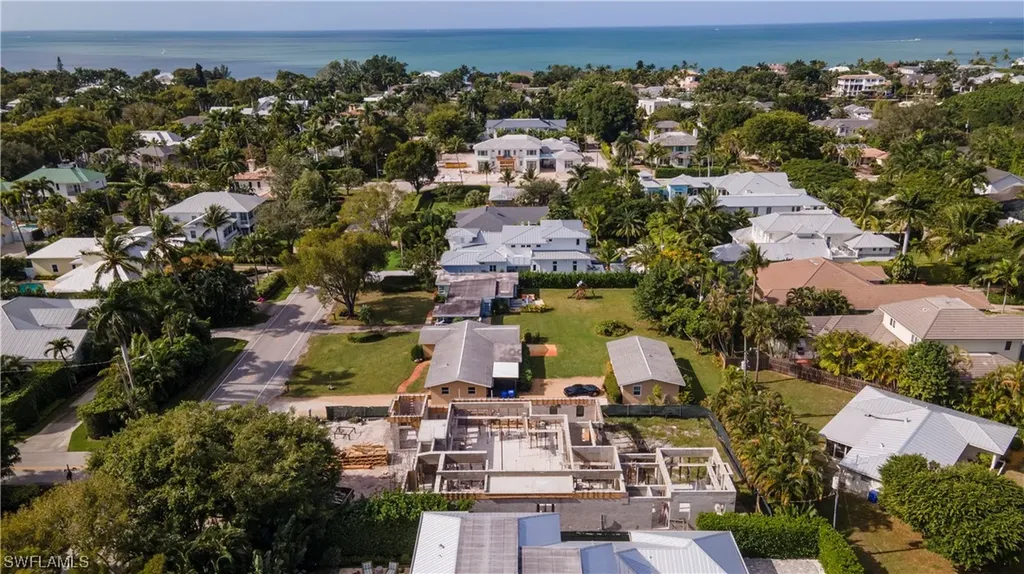 401 4th Avenue N Naples FL 34102