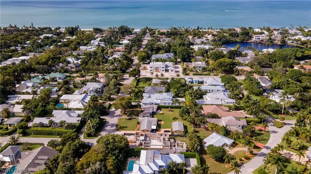 401 4th Avenue N Naples FL 34102