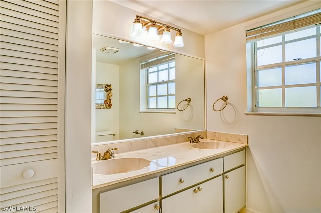 9408 Moonlight Drive Sanibel FL 33957