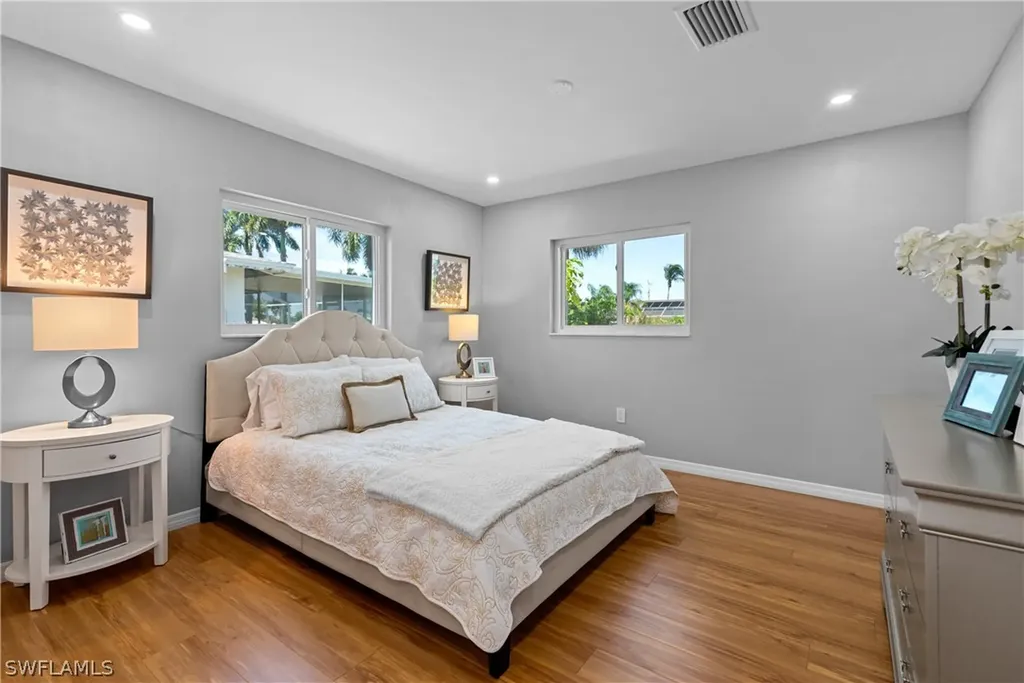 5277 Tamiami Court Cape Coral FL 33904