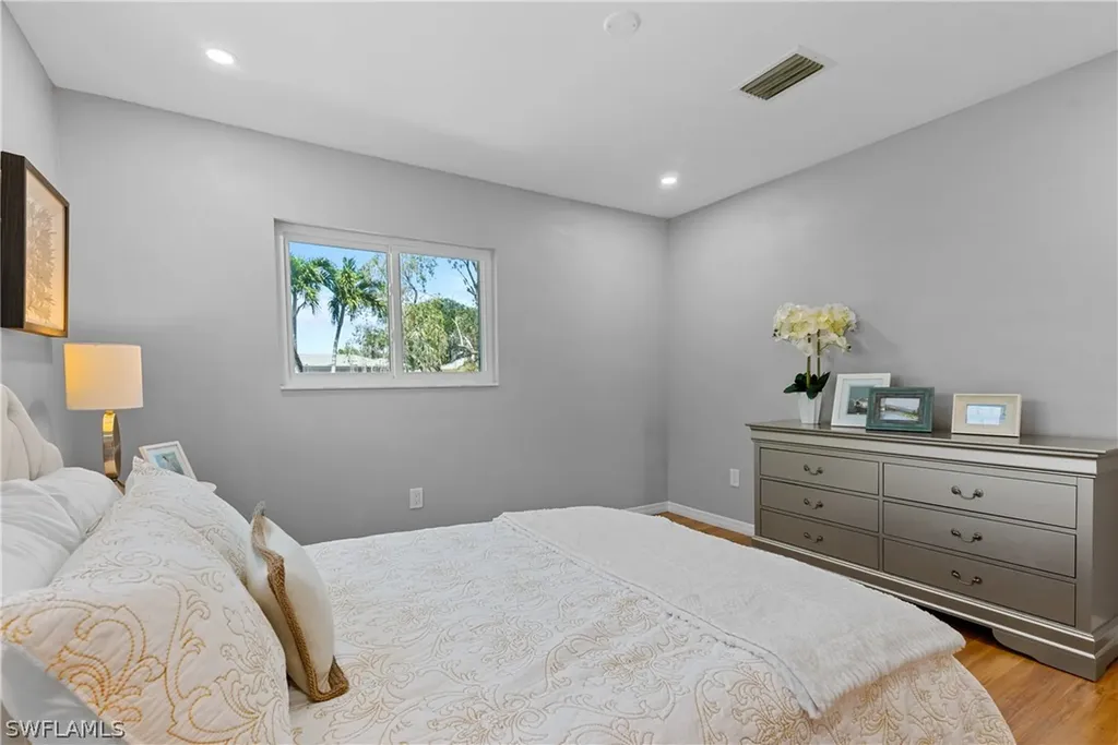 5277 Tamiami Court Cape Coral FL 33904
