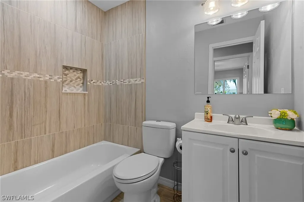 5277 Tamiami Court Cape Coral FL 33904