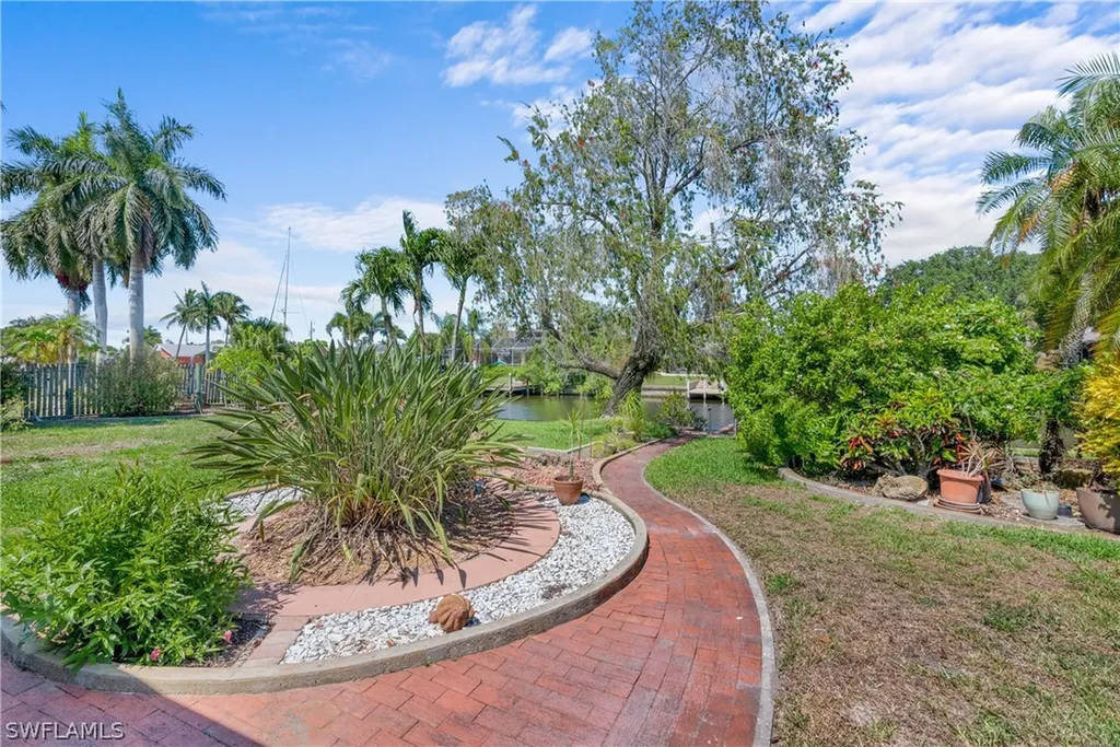 5277 Tamiami Court Cape Coral FL 33904